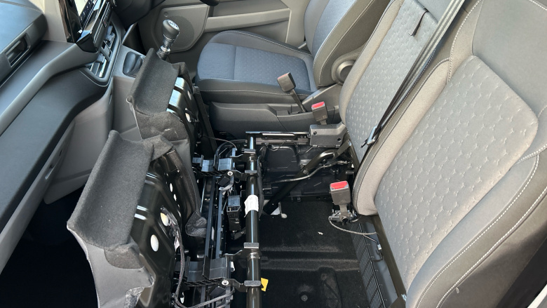 Ford Tourneo Custom 320 L1 Diesel Fwd 2.0 EcoBlue 136ps H1 Titanium 8 seater Auto